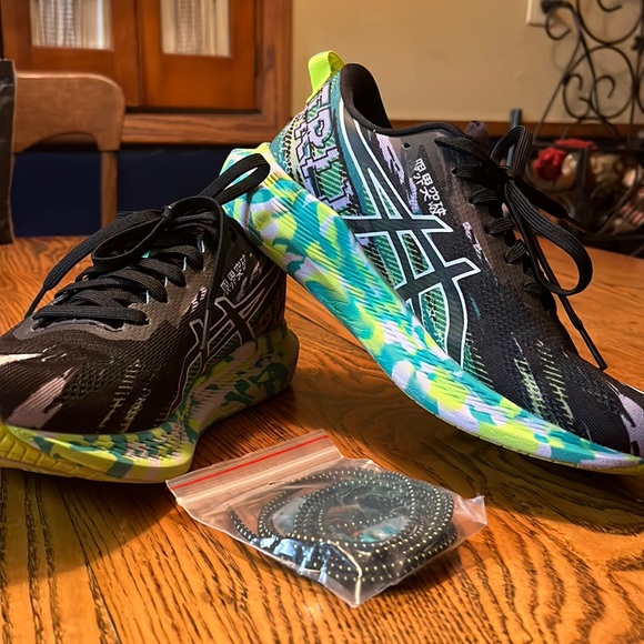 Asics Shoes - EUC ASICS Noose Tri 13 neon/black tennis shoes